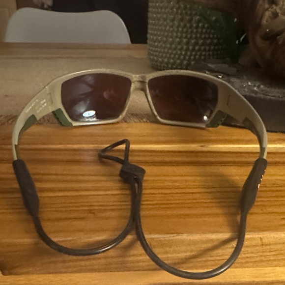 Costa tuna alley Sunglasses with Cream Frame and Blue Lenses - Picture 3 of 10